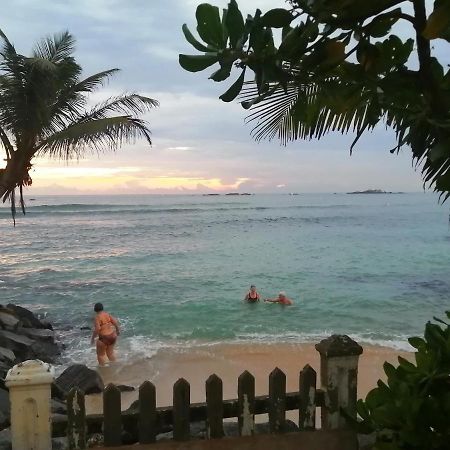 Happy Beach Villa Resort Unawatuna Exteriör bild