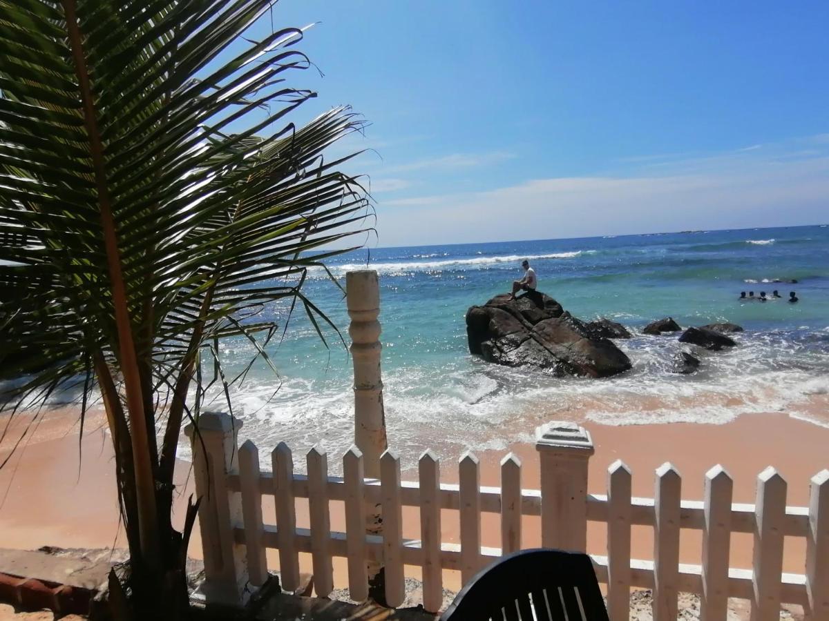 Happy Beach Villa Resort Unawatuna Exteriör bild
