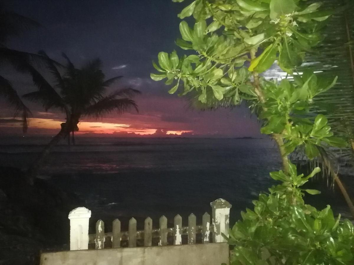 Happy Beach Villa Resort Unawatuna Exteriör bild