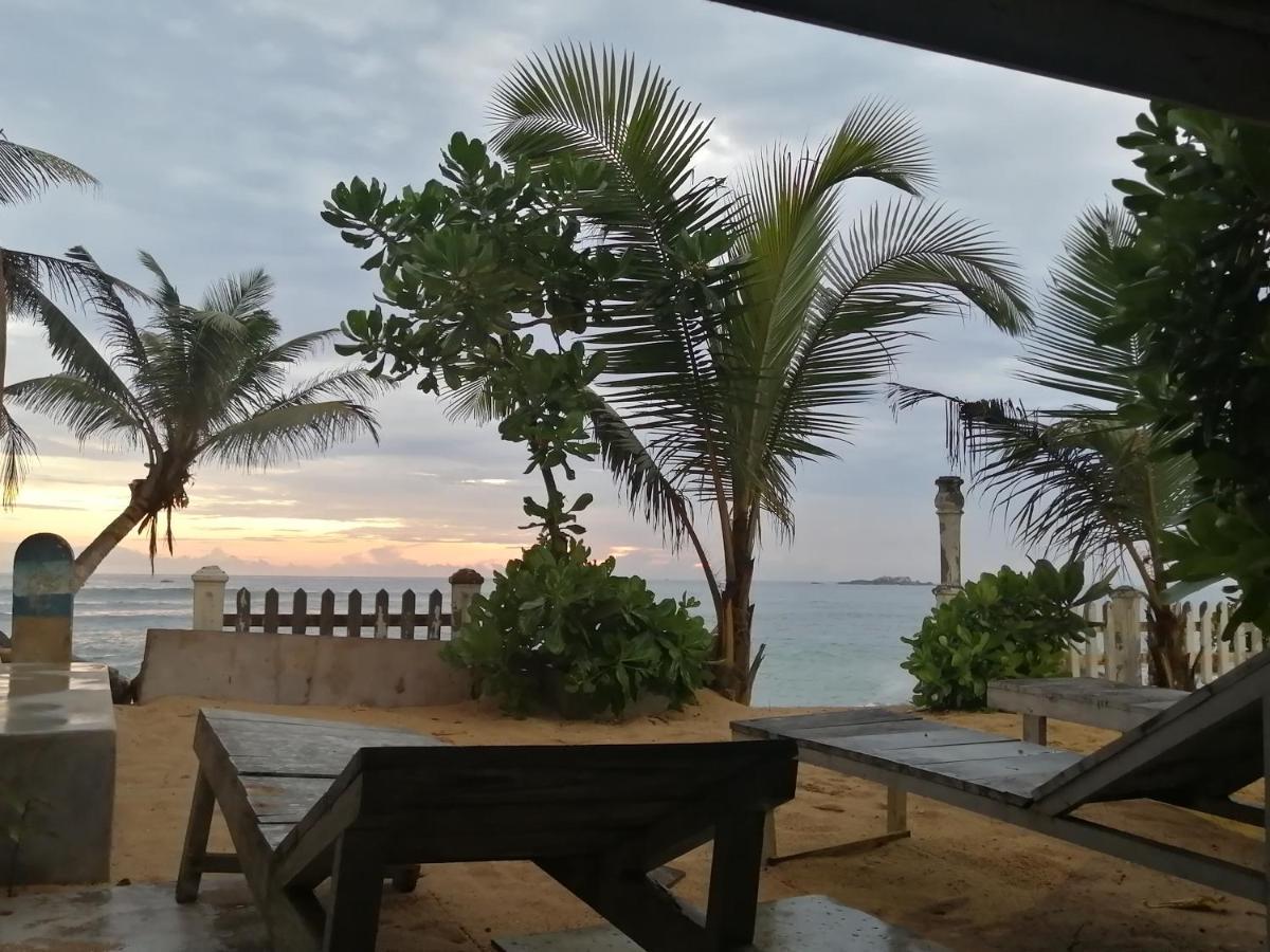 Happy Beach Villa Resort Unawatuna Exteriör bild