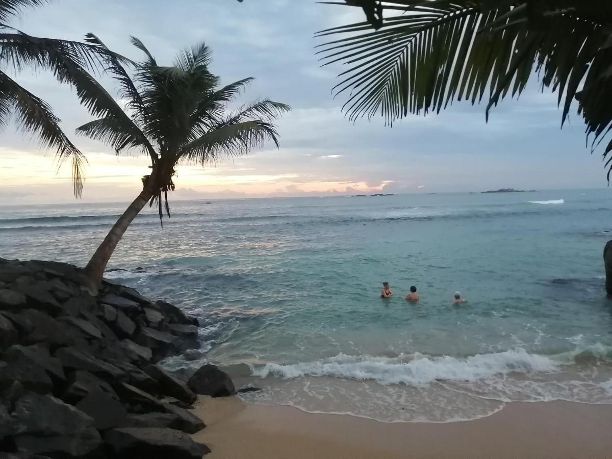 Happy Beach Villa Resort Unawatuna Exteriör bild