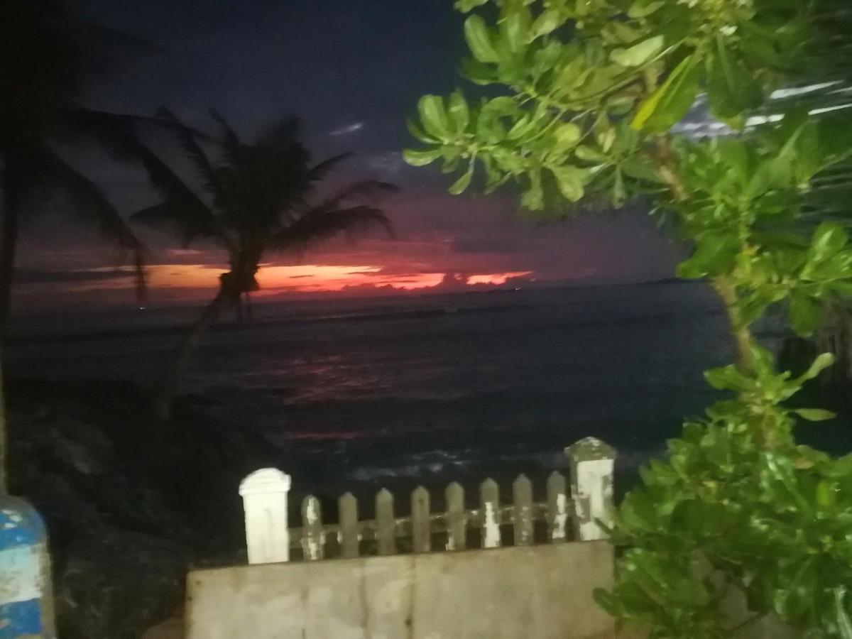 Happy Beach Villa Resort Unawatuna Exteriör bild